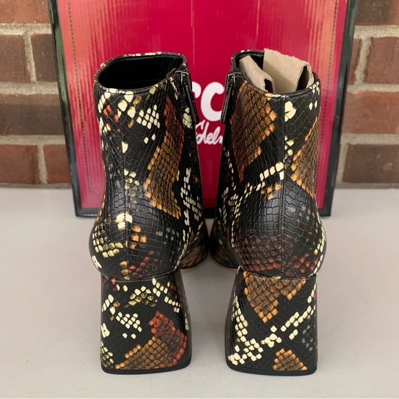 Circus by Sam Edelman Womens Kate Snake Print Ankle Boots Shoes US 7.5 M NEW - Picture 8 of 8